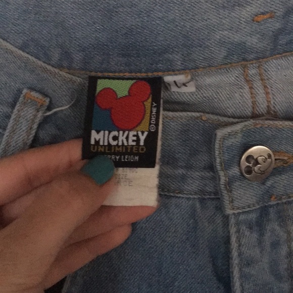 90s Mickey & Minnie shorts - Picture 2 of 3